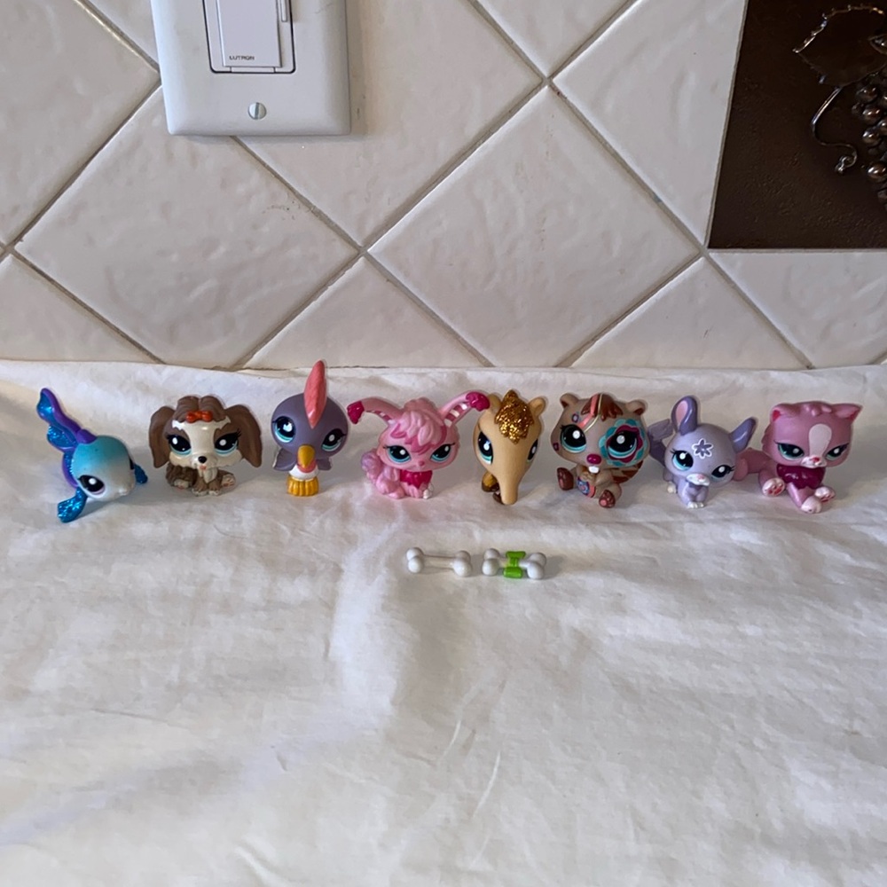 2010 Littlest Pet Shop LPS #2129 - #2135 & #2138 Collector's 8 pack Lot